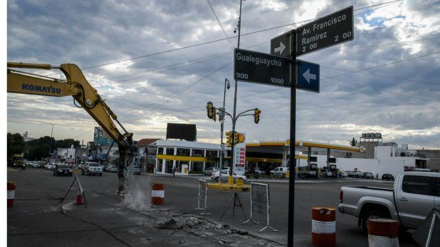 GUALEGUAYCHU. Reducción de calzada por obras en la esquina de Gualeguaychú y Av. Ramírez