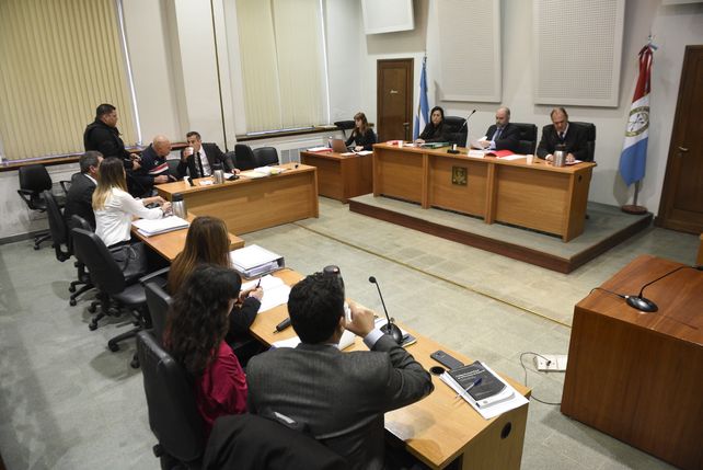 La sala de audiencias con todos sus protagonistas. Hoy se reanuda el debate. 