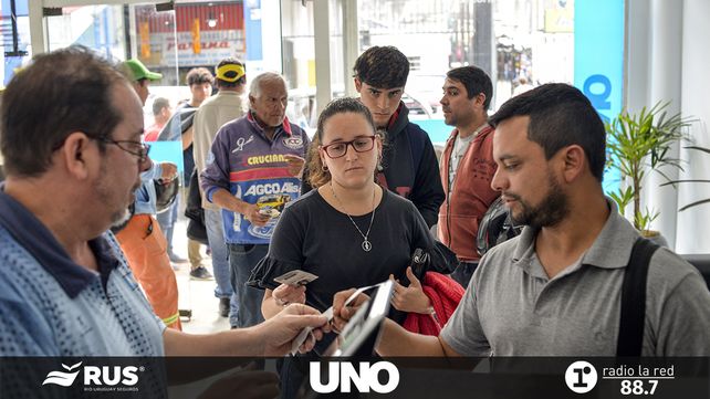 Lectores de UNO se fueron con la entrada y la foto con la Copa