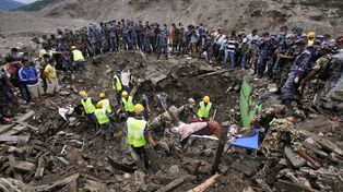 Ya son 17 los muertos y 148 los desaparecidos por un alud en Nepal