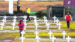 Repudian filtración de fotos de restos de soldados argentinos
