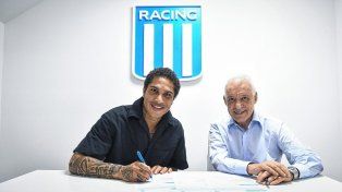 Paolo Guerrero fue presentado oficialmente en Racing