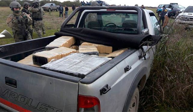 Transbordo. Habían transbordado más de 300 ladrillos de marihuana de una avioneta a la Chevrolet S 10.