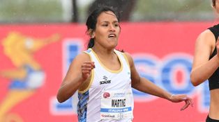 La rosarina Yanina Martínez se subió a lo más alto del podio en los 100 y 200 metros de la categoría T36.