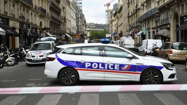 Horror en Paris: hallan a una niña de 12 años asesinada dentro de un baúl