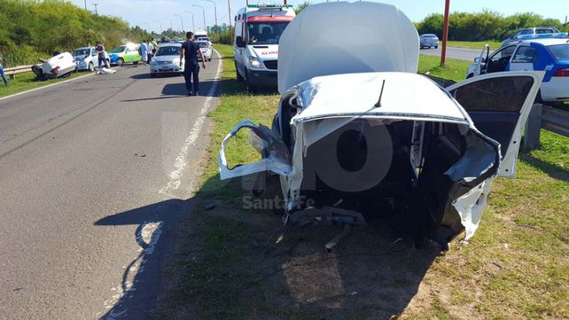 Impresionante accidente en la Circunvalación oeste: un auto se partió en dos