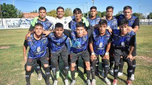 Academia Cabrera goleó como visitante a Defensores de Alto Verde y comparte la punta del ascenso con Vecinal Gálvez.