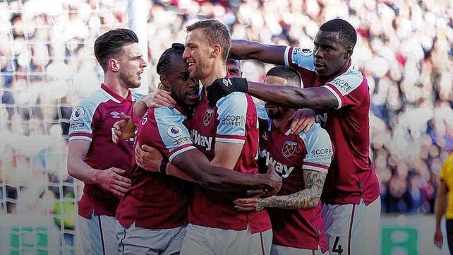 West Ham volvió al triunfo y se ubica en la quinta posición de la Premier League.