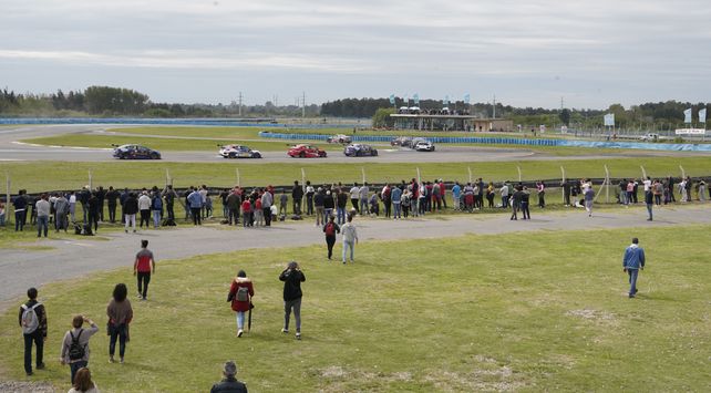Los tuercas siguieron la carrera desde todos los rincones del Fangio. La fiesta fue total.