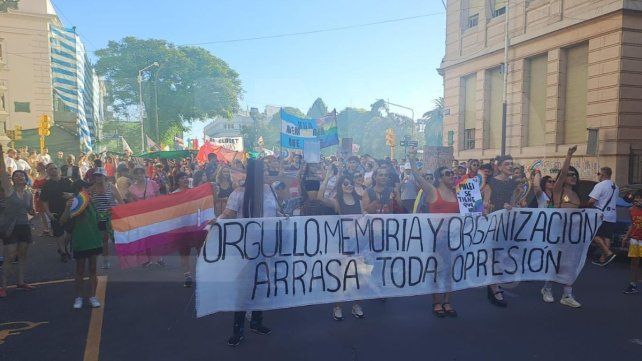 Paraná: masiva participación en la Marcha Federal del Orgullo y contra Milei