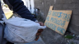 Recurrir a los comedores en busca de la ración gratuita es para muchas familias el principal sostén alimentario.&nbsp;