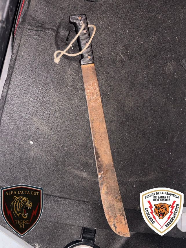 El machete incautado por la policía y que se utilizó en el incidente en Nuevo Alberdi