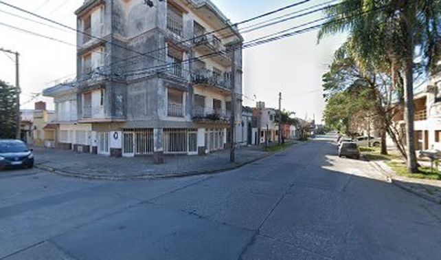 B° Sargento Cabral: ladrones rompieron un portón, entraron a una vivienda y robaron dos mil dólares y dos notebooks