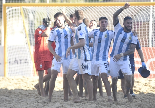 Los chicos argentinos festejan el pasaje a la final y la clasificación al Mundial.