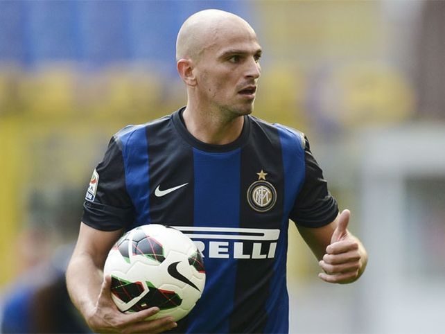 El Cuchu Cambiasso sorprendió con su nuevo club