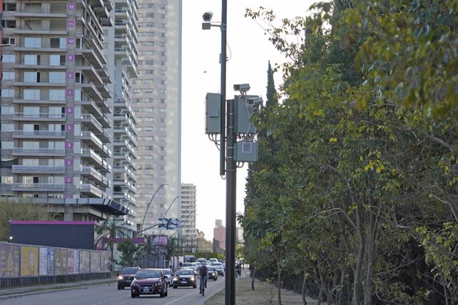 Las cámaras de vigilancia están presentes en decenas de corredores de la ciudad. Una ordenanza del 2014 promueve la articulación entre el sistema de vigilancia público y aplicaciones virtuales de privados.