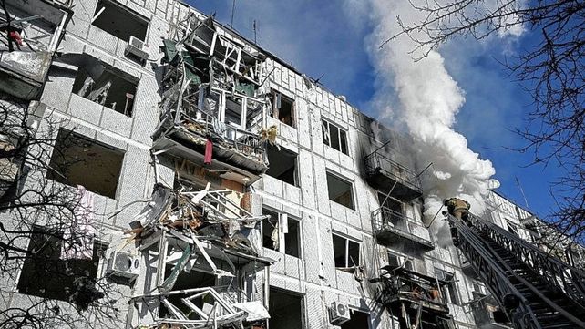 Edificio de Kiev atacado por un misil ruso