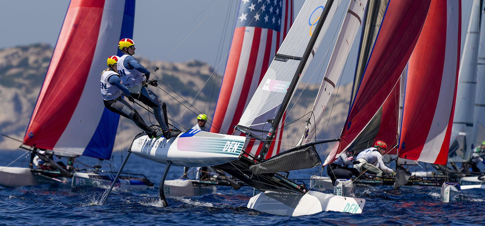 Mathias Borreskov y Natacha Saouma-Pedersen, al frente, de Dinamarca, rodean una baliza en la regata de vela multicasco mixta Nacra 17 durante los Juegos Olímpicos de Verano de 2024, el martes 6 de agosto de 2024, en Marsella, Francia. (Foto AP/Carolyn Kaster) Mathias Borreskov y Natacha Saouma-Pedersen, al frente, de Dinamarca, rodean una baliza en la regata de vela multicasco mixta Nacra 17 durante los Juegos Olímpicos de Verano de 2024, el martes 6 de agosto de 2024, en Marsella, Francia. (Foto AP/Carolyn Kaster)