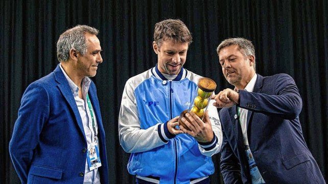 Horacio Zeballos fue homenajeado por la AAT en la previa de la serie ante Alemania