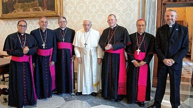 Vaticano: el padre Brassesco en audiencia junto al Papa