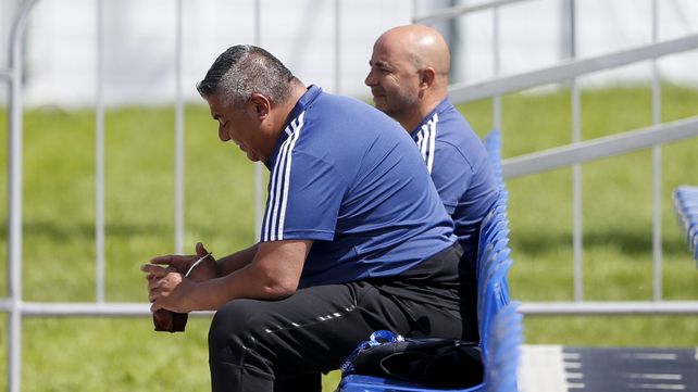 Tapia y Sampaoli, presentes en el predio de Ezeiza Tapia y Sampaoli, presentes en el predio de Ezeiza