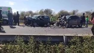Una nena murió y otras 5 personas resultaron heridas en un choque frontal entre dos autos