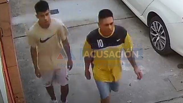 Las imágenes que difundió la fiscalía de dos sospechosos captados por una cámara en la zona del crimen.&nbsp;