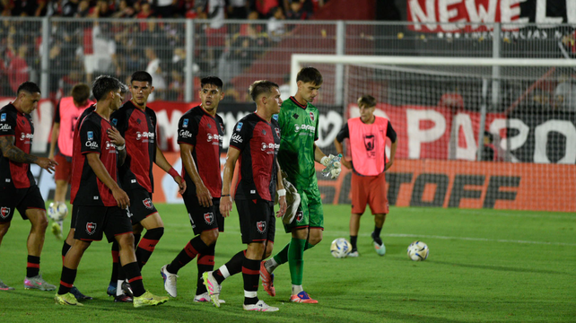 Newells deja la cancha del Coloso tras el empate con Platense sin alegría. Quiere conseguirla en Lanús.