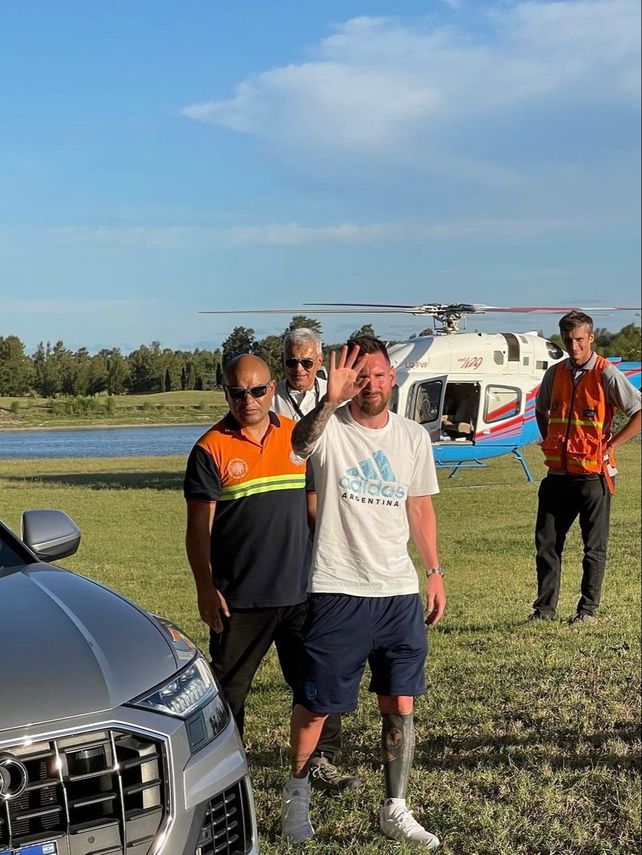 Messi hizo base en su casa de Funes en helicóptero. El crack solo desea descansar junto a su familia.