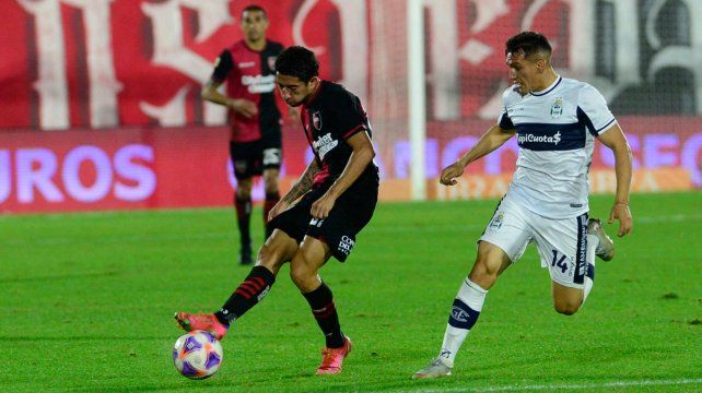 Lisando Montenegro anotó un golazo para Newells contra Gimnasia y tiene chance de ser titular por la lesión de Gómez.