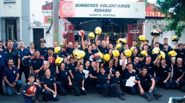 Los Bomberos Voluntarios de Rosario festejaron su día con orgullo y alegría.&nbsp;