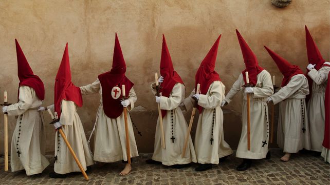 Imágenes de la procesión de Semana Santa alrededor del mundo