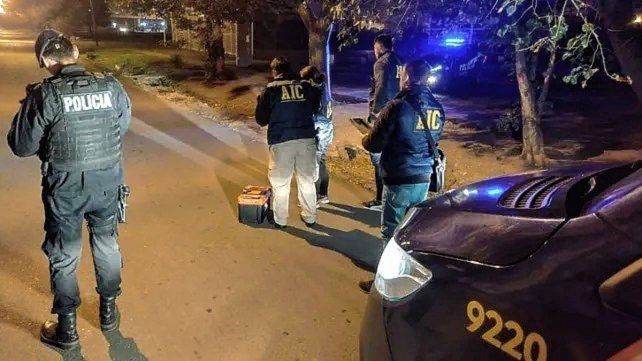 El adolescente estaba en la calle y lo acribillaron a balazos en Rosario