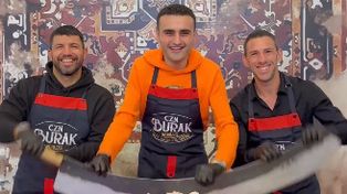 Maxi Rodríguez y el Kun, dos cocineros improvisados y un plato con un chef de lujo