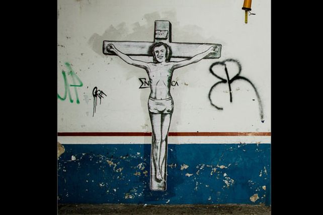 Volvieron los polémicos graffitis a Santa Fe: ahora le tocó a Menem