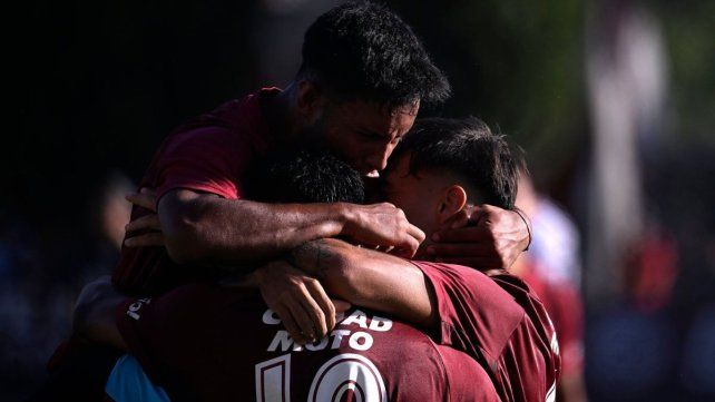 Colón cayó sobre la hora ante Lanús y se complica en la Reserva