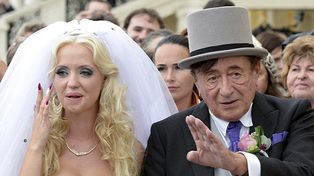Un mediático magnate de 81 años se casó con una conejita de Playboy de 24 años