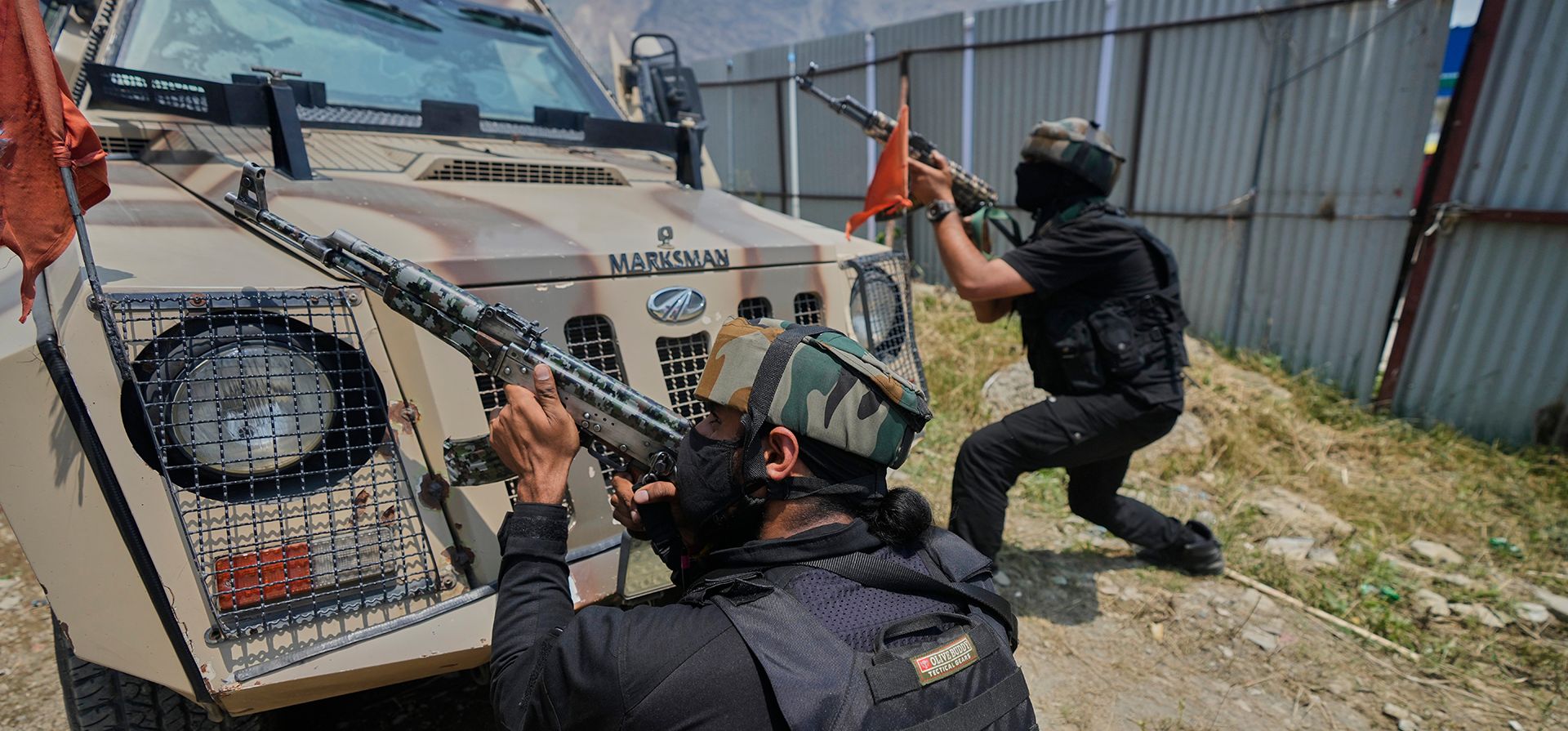 Personal del Grupo de Operaciones Especiales (SOG) de Jammu y Cachemira toma posiciones durante un simulacro de seguridad previo a la peregrinación hindú anual al santuario de la cueva de Amarnath en Srinagar, Cachemira controlada por la India, el martes 30 de junio de 2026. (Foto AP/Mukhtar Khan) Personal del Grupo de Operaciones Especiales (SOG) de Jammu y Cachemira toma posiciones durante un simulacro de seguridad previo a la peregrinación hindú anual al santuario de la cueva de Amarnath en Srinagar, Cachemira controlada por la India, el martes 30 de junio de 2026. (Foto AP/Mukhtar Khan)
