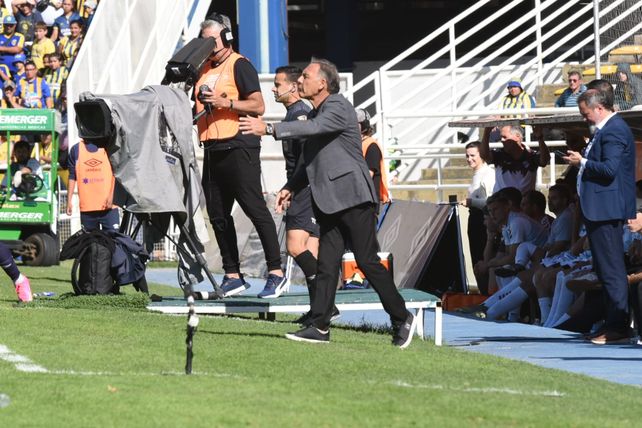 Central ganó 4 a 0 con un gol de OConnor en el final tras revisión del VAR