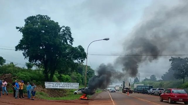Misiones: productores queman hojas de yerba por los bajos precios y amenazan con desabastecer el mercado
