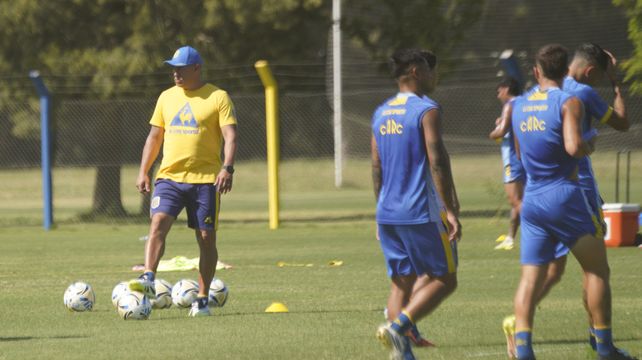 Almirón pule detalles de cara al debut ante Belgrano.