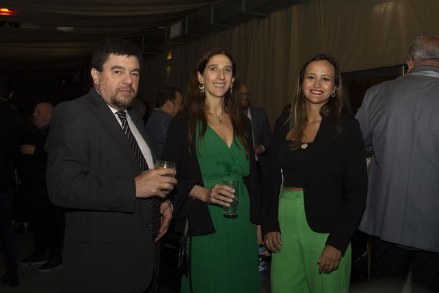 Carlos Omegna, Valeria Salazar y Romina Peralta