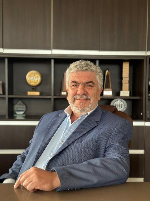 José María Díaz es el fundador de La Valenziana. Trajo know how español para crear diseños modernos pero que fueran cómodos para la vida cotidiana.
