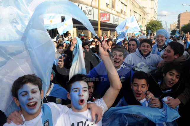 Los santafesinos también festejaron el pasaje de la selección a la semifinal de la Copa del Mundo