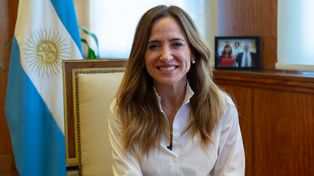 La ministra de Desarrollo Social, Victoria Toloza Paz, anunció que suspenderá los planes a aquellos beneficiarios que hayan comprado dólares.