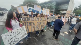 Trabajadores de la salud protestaron este miércoles en las puertas del Heca.