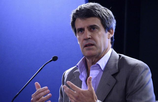 Espada oficial. Prat Gay suma puntos por el acuerdo con los fondos buitre.