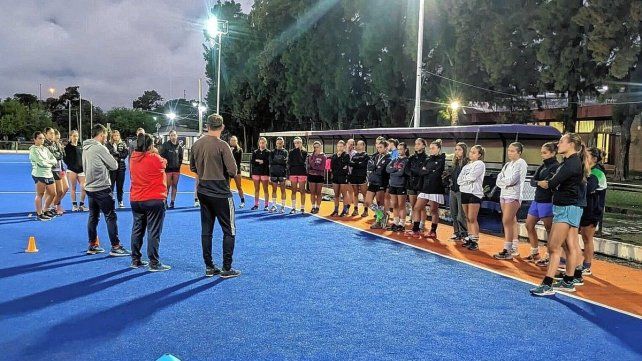 El preseleccionado Sub19 de Santa Fe comenzó un nuevo proceso en el sintético de agua local.