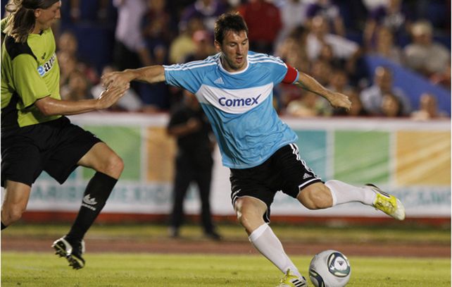 El rosarino jugó un partido a beneficio en Cancún la semana pasada.