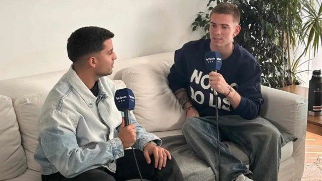 El periodista Gastón Edul entrevistando a Franco Mastantuono.